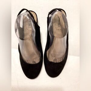 Y- not Suede Shoes Size 9